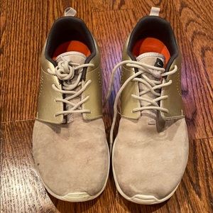 Nike roshes